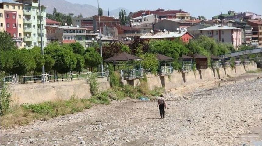 Oltu &Ccedil;ayı Kurudu