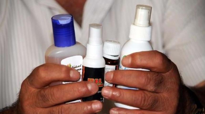 Telefon Beklediği Koliden Şampuan Ve Geciktirici Sprey &Ccedil;ıktı