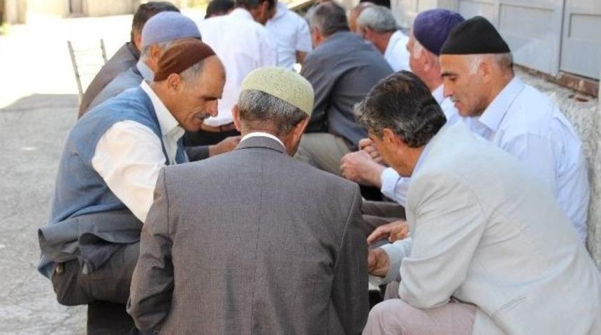 Bu Kahvehanede Sadece Dama Oyunu Var