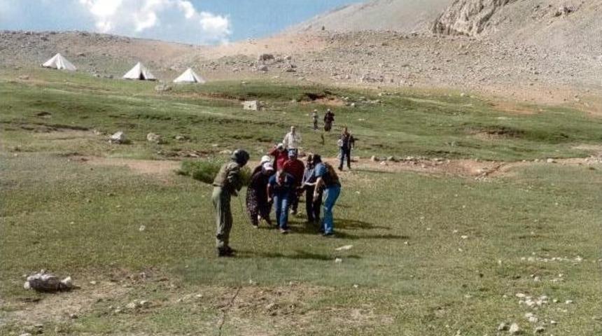 Yaylada Hastalanan Kadın Askeri Helikopterle Alındı