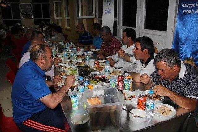 Gençlik Hizmetleri Ve Spor İl Müdürlüğü Personeli İftarda Bir Araya Geldi