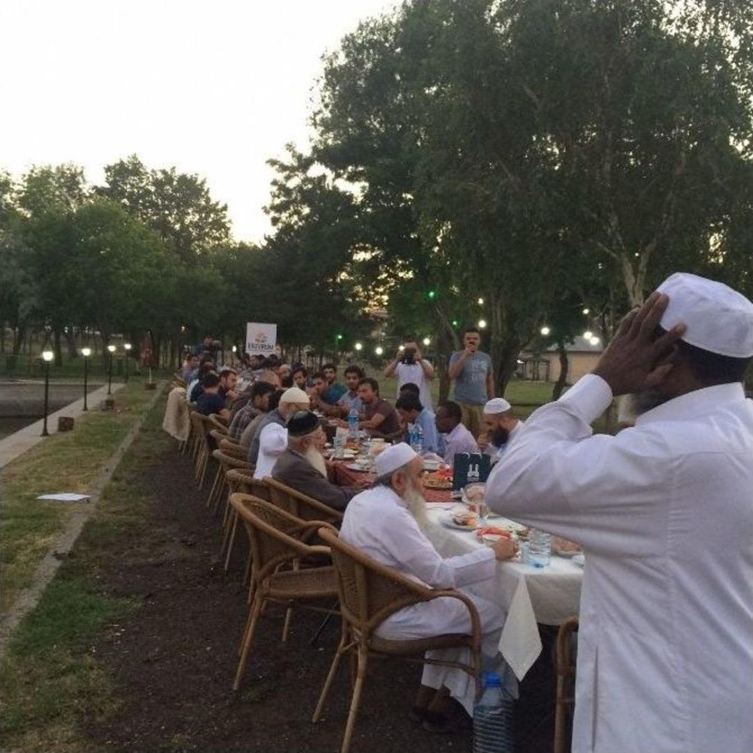 Sahabenin İzinden &Uuml;mmet Sofrasına