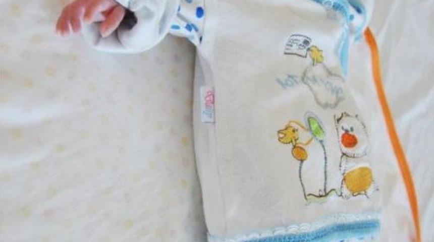 Parmak Bebeğini Iki Ay Sonra Kucağına Aldı