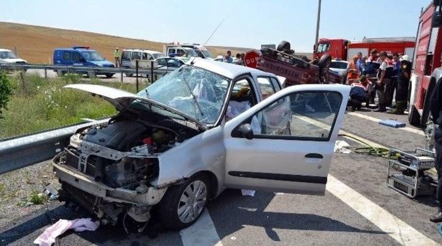 Konya&rsquo;da Otomobille Pikap &Ccedil;arpıştı: 2 &Ouml;l&uuml;, 8 Yaralı