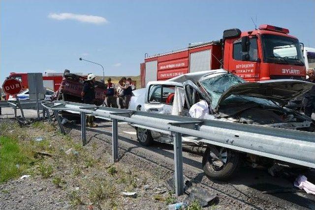 Konya’da Otomobille Pikap Çarpıştı: 2 Ölü, 8 Yaralı