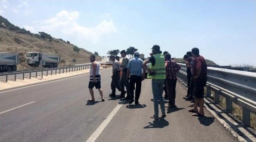 Yol Yapım &Ccedil;alışmasında Bayrak Sallayan İş&ccedil;iye Silahlı Saldırı