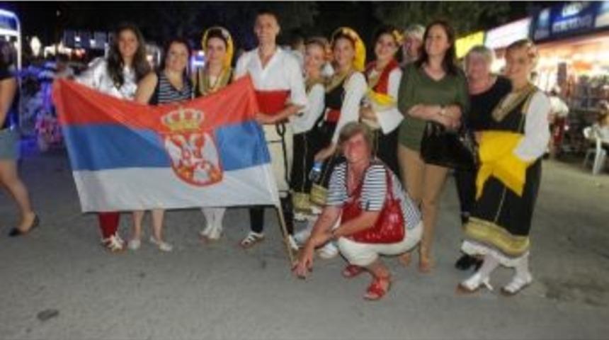 Burhaniye&rsquo;de Yabancı Konukların G&ouml;sterilerine Yoğun İlgi