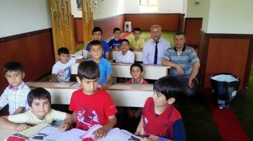 Esnaftan Kur&rsquo;an Kursu &Ouml;ğrencilerine Hediye