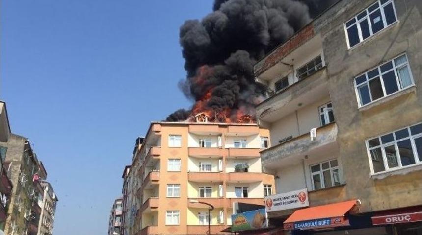 &Ccedil;atı Yangını Paniğe Yol A&ccedil;tı