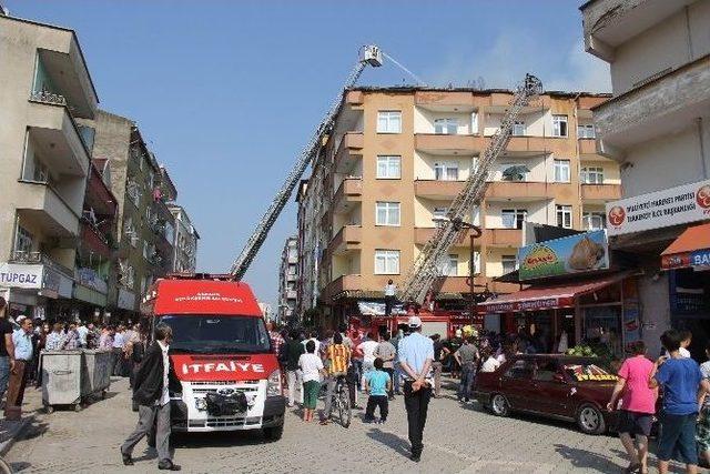 Çatı Yangını Paniğe Yol Açtı