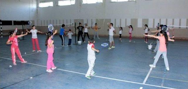 Manisa’da Yüzme, Okçuluk Ve Badminton Kurslarına Yoğun İlgi