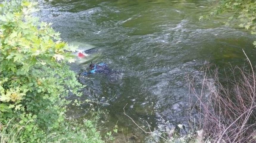 Otomobil Dereye U&ccedil;tu: 1 Yaralı, 1 Kayıp