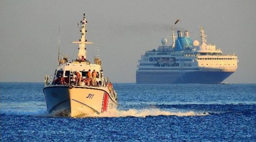 Kuşadası K&ouml;rfezi&rsquo;nde 174 Ka&ccedil;ak G&ouml;&ccedil;men Yakalandı