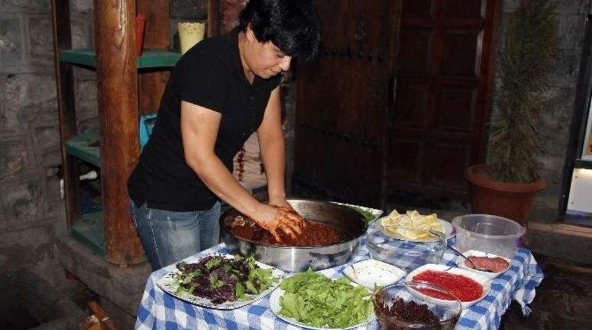 (&ouml;zel Haber) Kadınlar &Ccedil;iğ K&ouml;ftede De Erkeklere Meydan Okudu