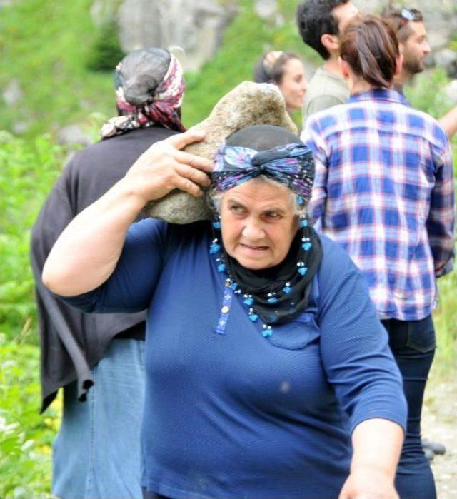 Yeşil Yol Için Komando Eşliğinde Iş Makinesi Getirdiler, Rizeli Yine 'dur' Dedi