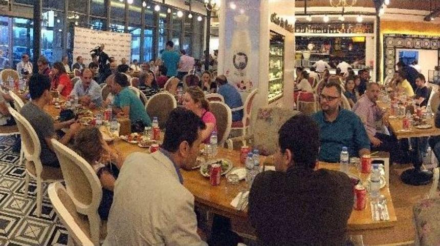 Kent Protokol&uuml; Ve Basın Piazza&rsquo;nın İftarında Bir Araya Geldi