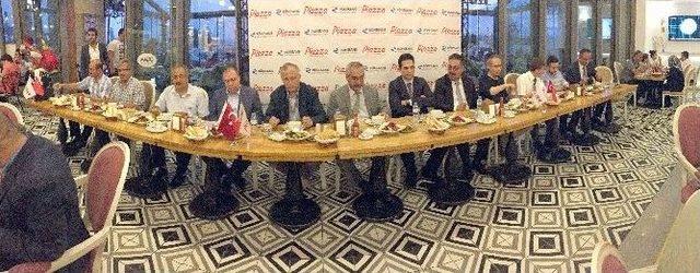 Kent Protokolü Ve Basın Piazza’nın İftarında Bir Araya Geldi