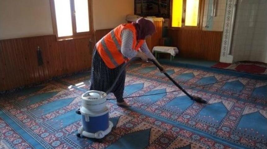 Sarıcakaya&rsquo;daki Camilere Bayram Temizliği