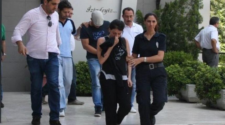 Kolombiyalı Turistler Cep Telefonu Ve G&uuml;neş G&ouml;zl&uuml;ğ&uuml;n&uuml; B&ouml;yle &Ccedil;aldı