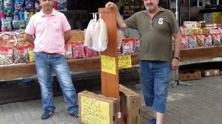 İhtiya&ccedil; Sahipleri Askıda Ekmekle Doyuyor