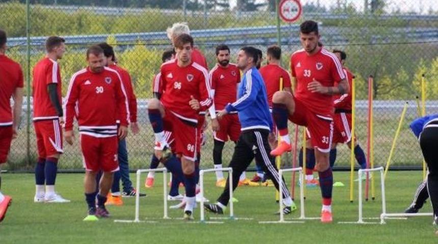 Mersin İdmanyurdu G&uuml;&ccedil; Topluyor