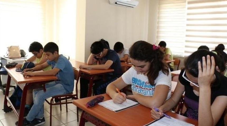 Akbem Yaz Kurslarıyla &Ouml;ğretiyor