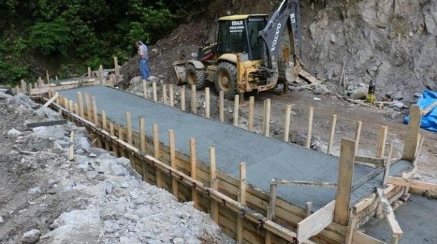 D&uuml;zce&rsquo;de Yol &Ccedil;alışmaları Devam Ediyor