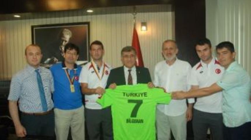 Avrupa Şampiyonları Altınla &Ouml;d&uuml;llendirildi