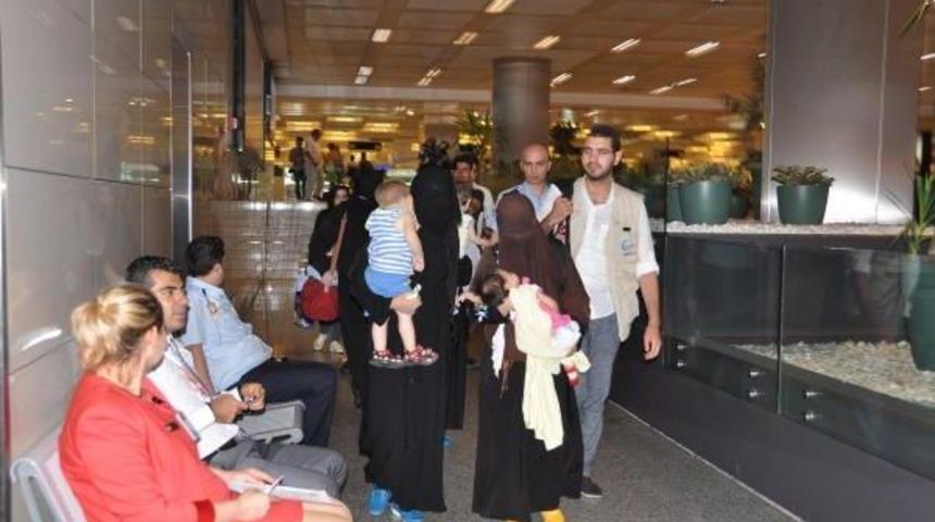 4'ü Çocuk 4'ü Kadın 8 Uygur Türk'ü Türkiye'ye Geldi