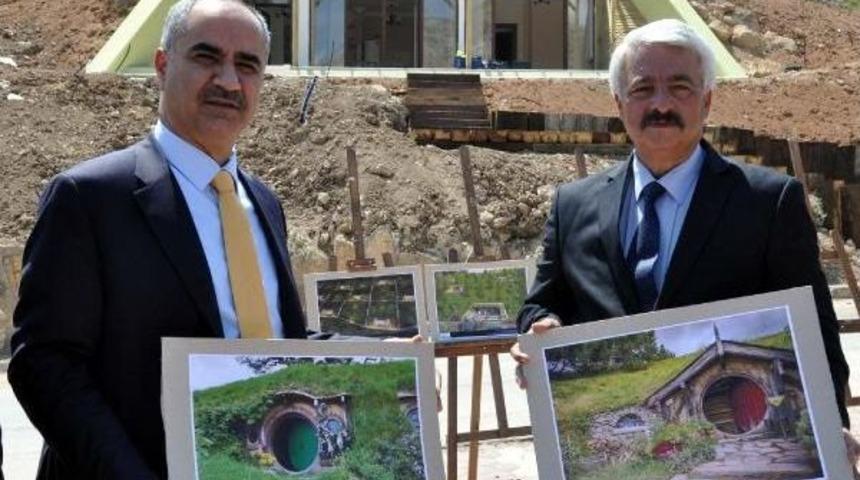 Sivas'ta 'hobbit' Evlerinin Ilk 2'si Tamamlandı