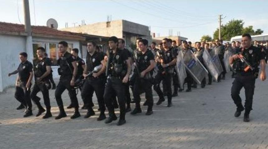 Keşan&rsquo;Da Polisin Sloganlı Y&uuml;r&uuml;y&uuml;ş&uuml;ne Soruşturma