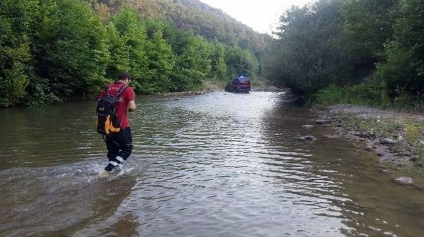 Otomobiliye Dereye U&ccedil;an Polisin Cesedine Ulaşıldı