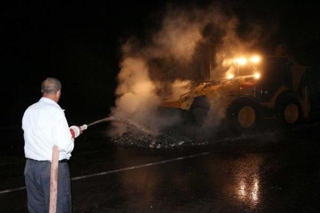 Pkk Doğubayazıt'ta Yolları Kesti, Tır'ları Tarayıp Ateşe Verdi