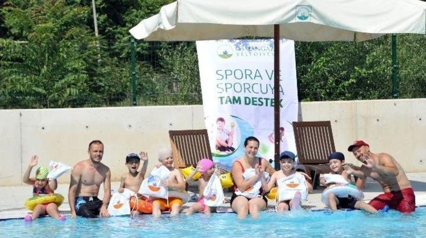 Spastik Engelli &Ccedil;ocukların Havuz Keyfi