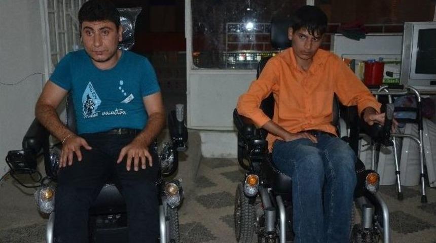 Silvan&rsquo;da Engellilere Ak&uuml;l&uuml; Sandalye Hediye Edildi
