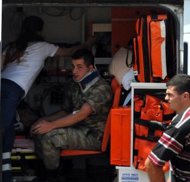Sivas'ta Askeri Aracın Da Karıştığı Zincirleme Kaza: 4 Yaralı