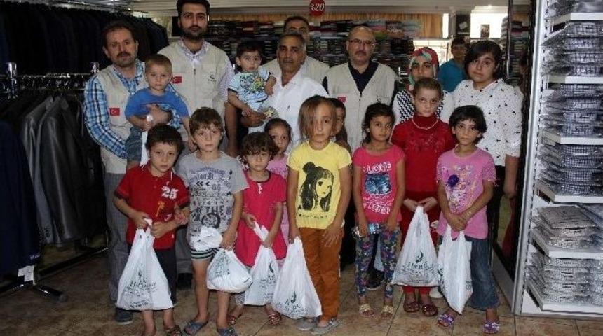 Hayrat İnsani Yardım Derneği&rsquo;nden &Ccedil;ocuklara Bayramlık