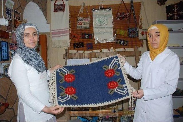 Kilim Dokuma Sanatını İki Kız Kardeş Yaşatmaya Çalışıyor