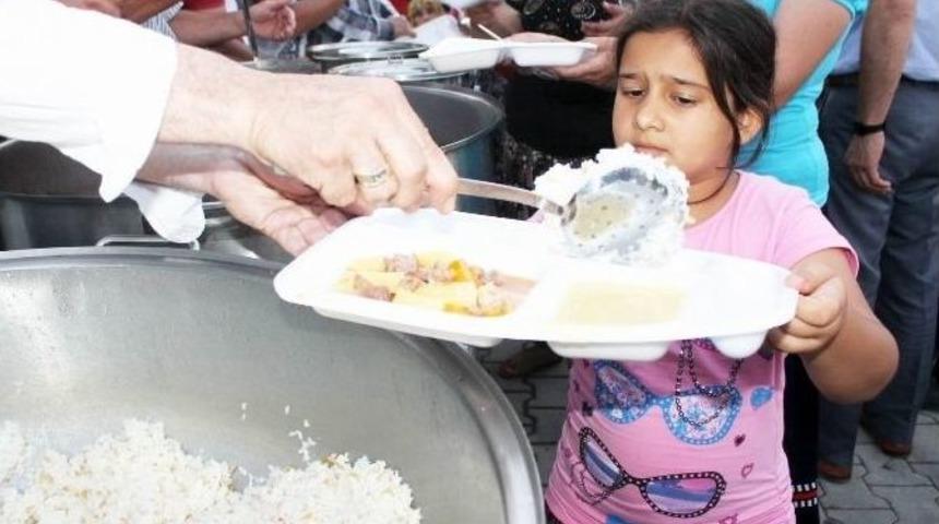 Manyas Protokol&uuml; Roman Vatandaşlarla Birlikte İftar Yaptı