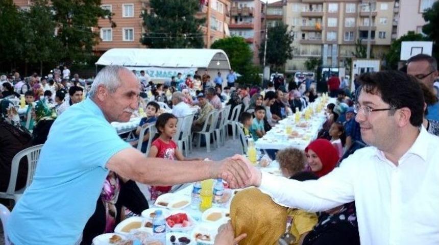 K&uuml;&ccedil;&uuml;k B&ouml;lcek&rsquo;te 2 Bin Kişiye İftar