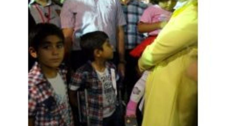 &Ouml;znur &Ccedil;alık Suriyelilerle İftar Yemeğine Katıldı