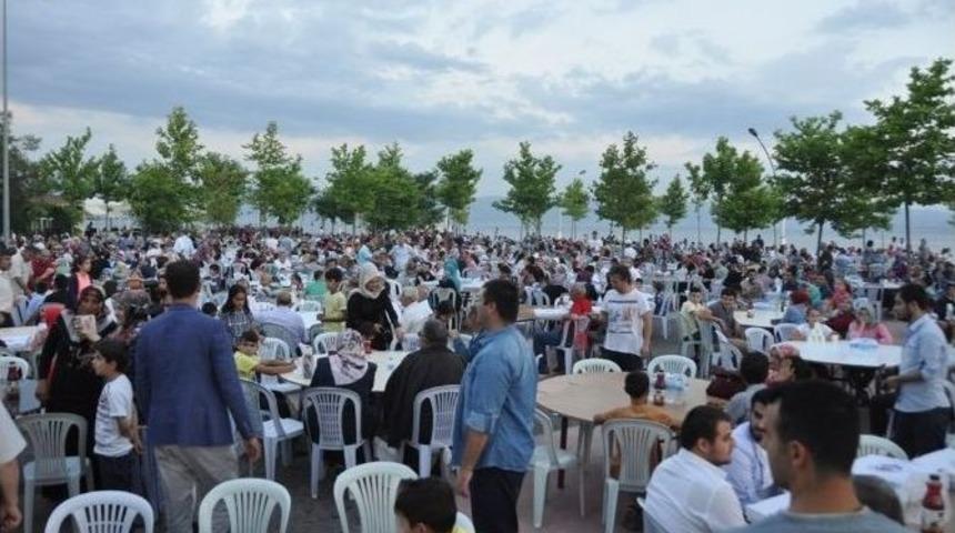 Dilovası&rsquo;nda Dev İftar Organizasyonu