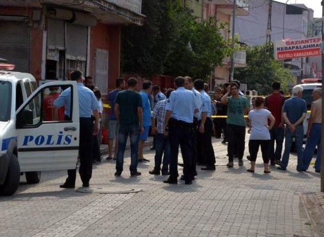 Bakkala Ateş Etti, Yoldan Geçen Yaşlı Adamı Vurdu