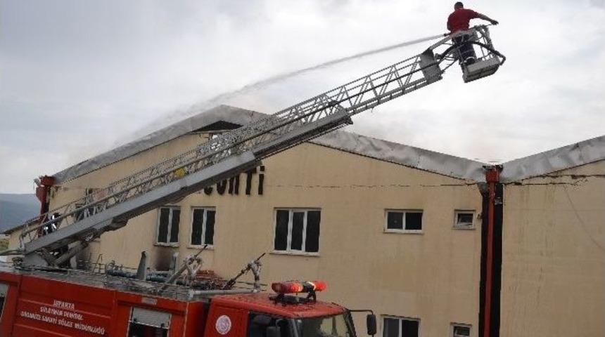 Isparta&rsquo;da Boya Fabrikası Yandı