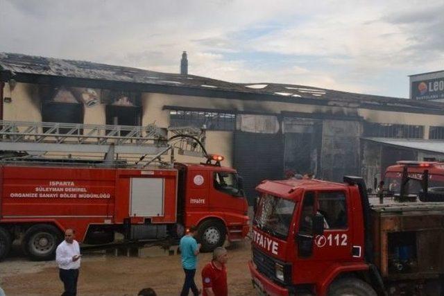 Isparta’da Boya Fabrikası Yandı