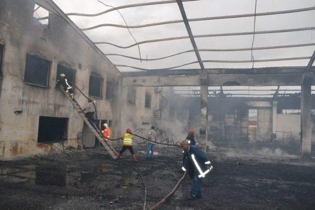 Isparta’da Boya Fabrikası Yandı