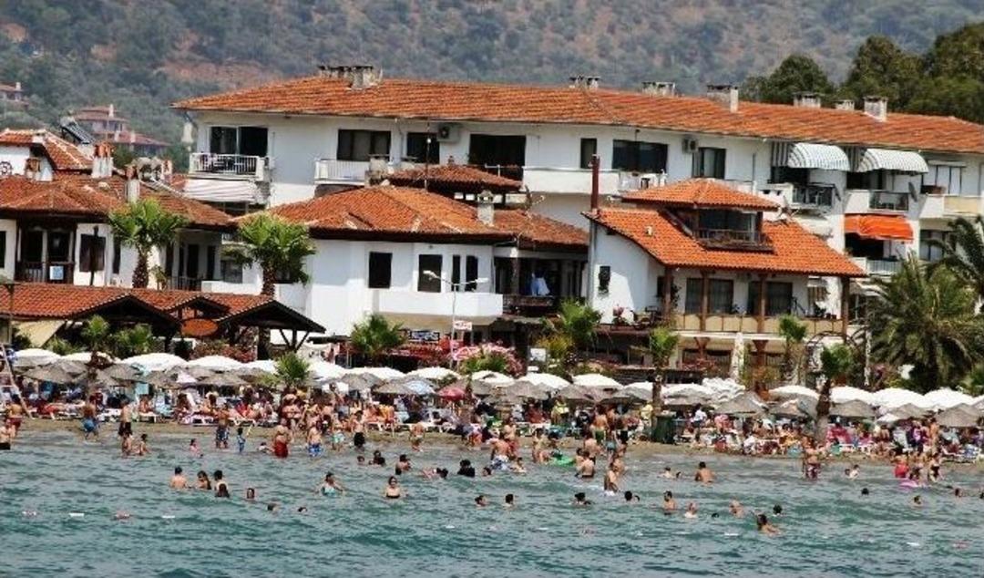 Akyaka Sahili Yerli Turist Akınına Uğradı
