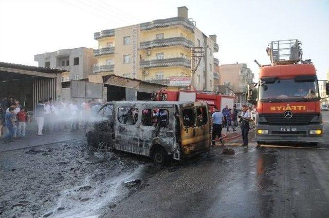 Cizre’de Park Halindeki Araç Yandı