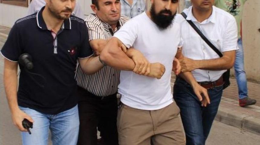 Onur Y&uuml;r&uuml;y&uuml;ş&uuml;'ndeki Olayları Protesto Eden Gruba Taş Atan Ş&uuml;pheli G&ouml;zaltına Alındı