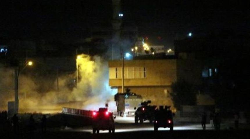 Sınıra Hendek Kazılmasını Protesto I&ccedil;in Yol Kapatan Grup Polis M&uuml;dahalesiyle Dağıtıldı
